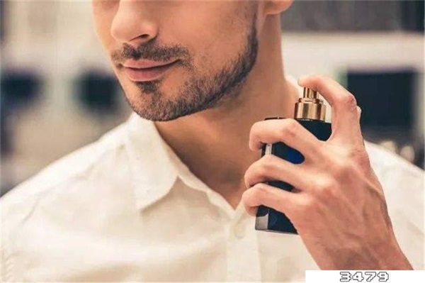 男人喷香水心理分析，爱喷香水的男人的性格